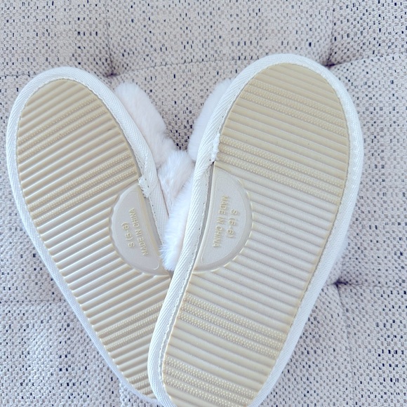 Plush Comfy House Slippers ! - Picture 2 of 2